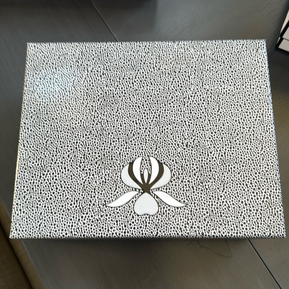 Sisley Box - Picture 1 of 1